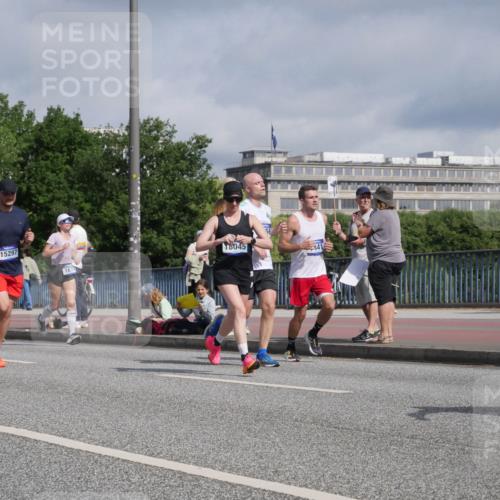 29.06.2025 - hella hamburg halbmarathon Luisa Fischer http://msf.ph/oto/8459359 29.06.2025 09:53:31 Kennedybrücke 15297, 18045, 1677, 141, 1441, 1677, 2579, 3056, 4888, 4889, 5087, 6639, 6721, 7116, 7284, 7635, 8122, 8319, 8966, 9313 meine-sportfotos.de