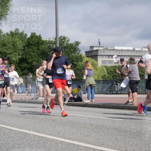 29.06.2025 - hella hamburg halbmarathon Luisa Fischer http://msf.ph/oto/8459397 29.06.2025 09:53:32 Kennedybrücke 2579, 15297, 13268, 8122, 8966, 172, 1677, 8045, 1441, 1677, 1962, 2579, 3056, 4888, 4889, 5087, 6639, 6721, 6901, 7116, 7284, 7635, 8122, 8319, 8966, 9313 meine-sportfotos.de