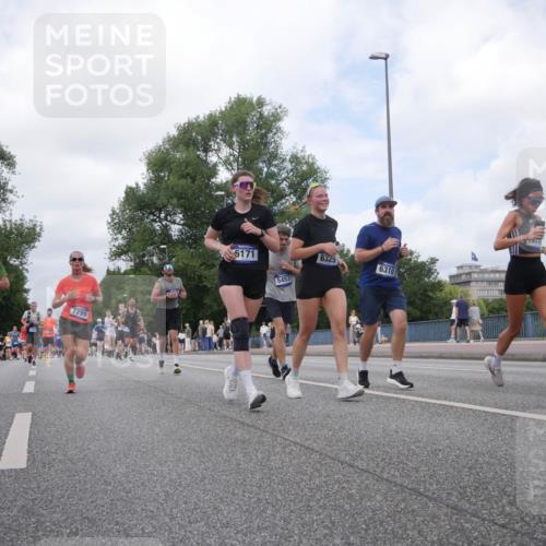 29.06.2025 - hella hamburg halbmarathon Luisa Fischer http://msf.ph/oto/8459409 29.06.2025 10:37:57 Kennedybrücke 14527, 7299, 6171, 5453, 6329, 6310, 2355, 2751, 3130, 5453, 6171, 6310, 6329, 7299 meine-sportfotos.de