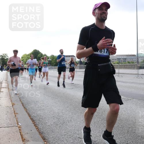 29.06.2025 - hella hamburg halbmarathon Lena Gebhardt http://msf.ph/oto/8459473 29.06.2025 09:54:42 Lombardsbrücke 5447, 11518, 9038, 017, 13919, 1171, 1342, 1399, 1549, 1817, 1942, 2020, 2098, 2188, 2222, 2367, 2442, 2470, 2561, 2592, 2596, 2670, 2842, 2889, 2955, 3208, 3209, 3477, 3562, 4017, 4029, 4816, 4832, 5020, 5399, 5447, 5706, 5884, 6266, 6290, 6389, 6630, 6723, 6819, 6978, 6991, 7087, 7274, 7297, 7335, 7709, 7908, 8117, 8142, 8374, 8482, 8487, 8576, 8657, 8698, 8916, 8981, 9038, 9051, 9093, 9661, 9710, 9815, 9924, 10057, 10237 meine-sportfotos.de