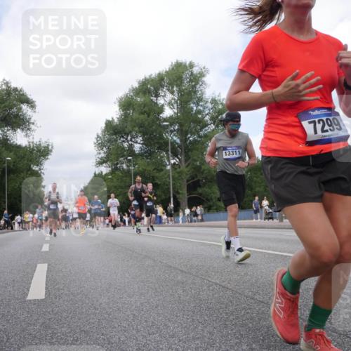 29.06.2025 - hella hamburg halbmarathon Luisa Fischer http://msf.ph/oto/8459483 29.06.2025 10:37:59 Kennedybrücke 13311, 7299, 2355, 3130, 4884, 5453, 6171, 6310, 6329, 7299, 8369 meine-sportfotos.de