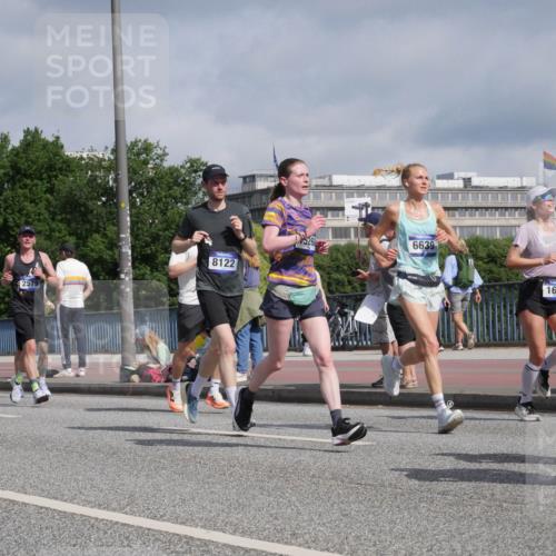 29.06.2025 - hella hamburg halbmarathon Luisa Fischer http://msf.ph/oto/8459484 29.06.2025 09:53:34 Kennedybrücke 668, 2579, 8122, 6639, 1671, 1256, 1441, 1677, 1962, 2579, 3056, 4888, 4889, 5087, 6639, 6721, 6901, 7116, 7284, 7635, 8122, 8319, 8966, 9313, 10469 meine-sportfotos.de