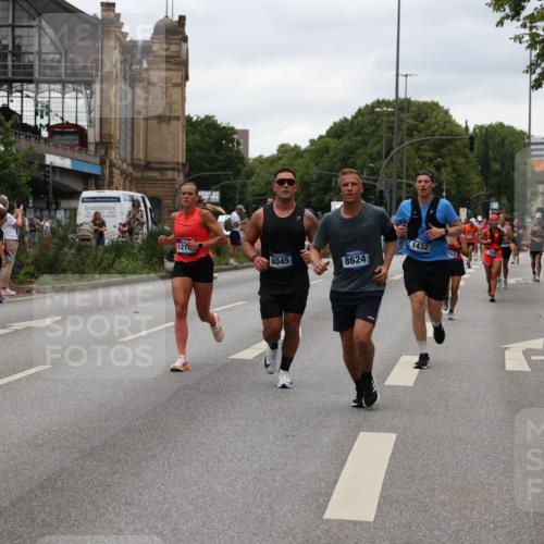 29.06.2025 - hella hamburg halbmarathon Yannick Fuchs http://msf.ph/oto/8459504 29.06.2025 10:56:34 20KM 1006, 1114, 1194, 1212, 1264, 1377, 1432, 1568, 1573, 1674, 1726, 1851, 3001, 3740, 4511, 6311, 6602, 6752, 7869, 8045, 8624, 8730, 10214, 10519, 11180, 12008, 12156, 12286, 13498, 14348, 14368, 14456, 16654, 16688, 16808, 17096, 17136, 17142, 17383, 18382, 18530, 19023 meine-sportfotos.de