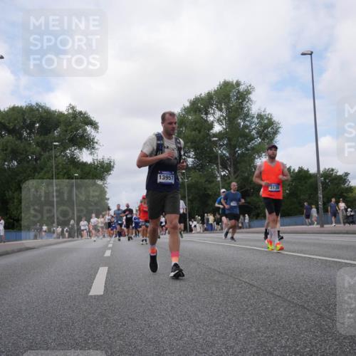 29.06.2025 - hella hamburg halbmarathon Luisa Fischer http://msf.ph/oto/8459534 29.06.2025 10:38:04 Kennedybrücke 13957, 1347, 3130, 2482, 3130, 4884, 8369, 9164, 9248, 10606 meine-sportfotos.de