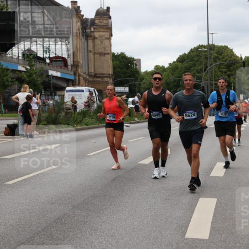 29.06.2025 - hella hamburg halbmarathon Yannick Fuchs http://msf.ph/oto/8459551 29.06.2025 10:56:35 20KM 1114, 1194, 1212, 1264, 1377, 1432, 1568, 1573, 1674, 1726, 1851, 3001, 3740, 4511, 6311, 6602, 6752, 7869, 8045, 8624, 8730, 10214, 10519, 11180, 12008, 12156, 12286, 13498, 14348, 14368, 16654, 16688, 17096, 17136, 17142, 18382, 18530, 19023 meine-sportfotos.de