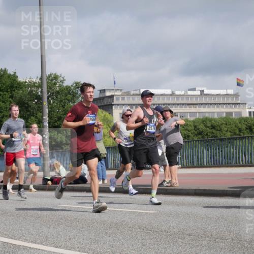 29.06.2025 - hella hamburg halbmarathon Luisa Fischer http://msf.ph/oto/8459565 29.06.2025 09:53:36 Kennedybrücke 4, 89, 5689, 4888, 12915, 7668, 1405, 2579, 1256, 1677, 1962, 2579, 4888, 4889, 5087, 6639, 6721, 6901, 7116, 7284, 7635, 8122, 8319, 8966, 9313, 9833, 10415, 10469 meine-sportfotos.de