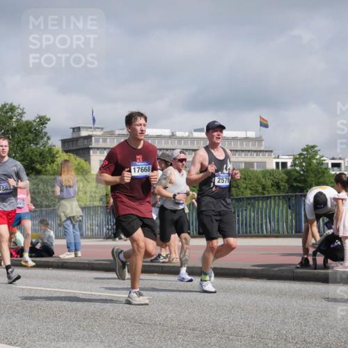 29.06.2025 - hella hamburg halbmarathon Luisa Fischer http://msf.ph/oto/8459579 29.06.2025 09:53:36 Kennedybrücke 4888, 2915, 17668, 2579, 1256, 1677, 1962, 2579, 4888, 4889, 5087, 6639, 6721, 6901, 7116, 7284, 7635, 8122, 8319, 8966, 9313, 9833, 10415, 10469 meine-sportfotos.de