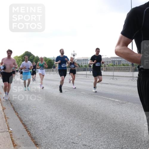 29.06.2025 - hella hamburg halbmarathon Lena Gebhardt http://msf.ph/oto/8459586 29.06.2025 09:54:42 Lombardsbrücke 18923, 11518, 5447, 9038, 11688, 1817, 1171, 1342, 1399, 1549, 1817, 1942, 2020, 2098, 2188, 2222, 2367, 2442, 2470, 2561, 2592, 2596, 2670, 2842, 2889, 2955, 3208, 3209, 3477, 3562, 4017, 4029, 4816, 4832, 5020, 5399, 5447, 5706, 5884, 6266, 6290, 6389, 6630, 6723, 6819, 6978, 6991, 7087, 7274, 7297, 7335, 7709, 7908, 8117, 8142, 8374, 8482, 8487, 8576, 8657, 8698, 8916, 8981, 9038, 9051, 9093, 9661, 9710, 9815, 9924, 10057, 10237 meine-sportfotos.de