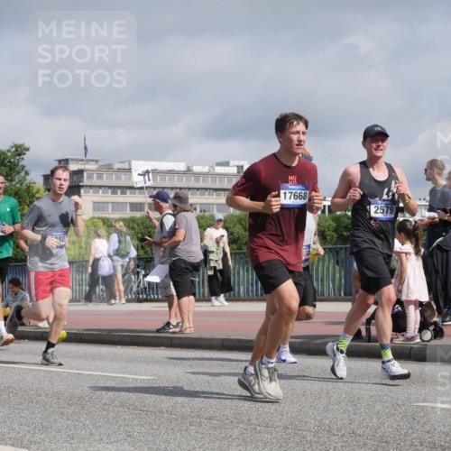 29.06.2025 - hella hamburg halbmarathon Luisa Fischer http://msf.ph/oto/8459593 29.06.2025 09:53:37 Kennedybrücke 119, 988, 17668, 2579, 1256, 1677, 1962, 2579, 4854, 4888, 4889, 5087, 6639, 6721, 6901, 7116, 7284, 7635, 8122, 8319, 8966, 9313, 9755, 9833, 10415, 10469 meine-sportfotos.de