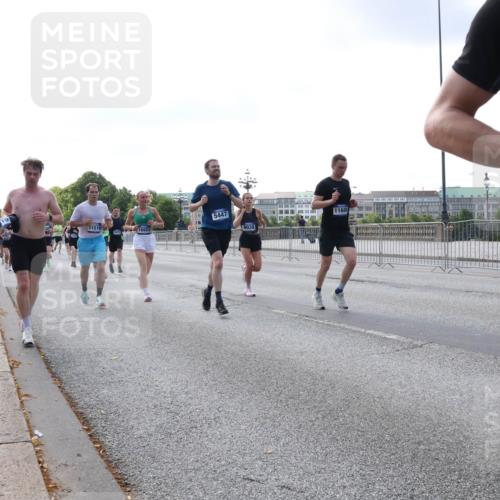 29.06.2025 - hella hamburg halbmarathon Lena Gebhardt http://msf.ph/oto/8459636 29.06.2025 09:54:43 Lombardsbrücke 11518, 18923, 6471, 5447, 9038, 11688, 1, 1171, 1342, 1399, 1549, 1817, 1942, 2020, 2098, 2188, 2222, 2367, 2442, 2470, 2561, 2592, 2596, 2670, 2842, 2889, 2955, 3208, 3209, 3477, 3562, 4017, 4029, 4816, 4832, 5020, 5399, 5447, 5706, 5884, 6266, 6290, 6389, 6630, 6723, 6819, 6978, 6991, 7087, 7274, 7297, 7335, 7709, 7908, 8117, 8142, 8374, 8482, 8487, 8576, 8657, 8698, 8916, 8981, 9038, 9051, 9093, 9476, 9661, 9710, 9815, 9924, 10057, 10237 meine-sportfotos.de