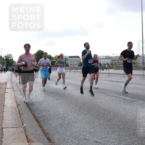 29.06.2025 - hella hamburg halbmarathon Lena Gebhardt http://msf.ph/oto/8459678 29.06.2025 09:54:43 Lombardsbrücke 18923, 11518, 5447, 11688, 1171, 1342, 1399, 1549, 1817, 1942, 2020, 2098, 2188, 2222, 2367, 2442, 2470, 2561, 2592, 2596, 2670, 2842, 2889, 2955, 3208, 3209, 3477, 3562, 4017, 4029, 4816, 4832, 5020, 5399, 5447, 5706, 5884, 6266, 6290, 6389, 6630, 6723, 6819, 6978, 6991, 7087, 7274, 7297, 7335, 7709, 7908, 8117, 8142, 8374, 8482, 8487, 8576, 8657, 8698, 8916, 8981, 9038, 9051, 9093, 9476, 9661, 9710, 9815, 9924, 10057, 10237 meine-sportfotos.de