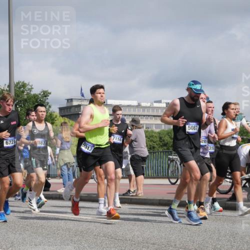29.06.2025 - hella hamburg halbmarathon Luisa Fischer http://msf.ph/oto/8459693 29.06.2025 09:53:40 Kennedybrücke 12434, 6721, 9313, 387, 7116, 5087, 295, 319, 1256, 1962, 2579, 3947, 4854, 4888, 4889, 5087, 6593, 6721, 6901, 7116, 7284, 7378, 7635, 8319, 9313, 9371, 9755, 9833, 9885, 10415, 10469 meine-sportfotos.de
