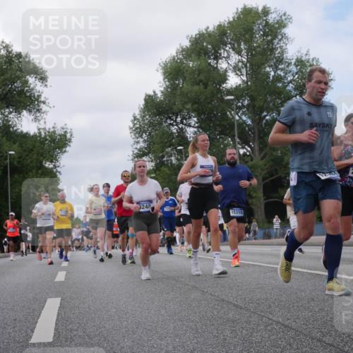 29.06.2025 - hella hamburg halbmarathon Luisa Fischer http://msf.ph/oto/8459731 29.06.2025 10:38:11 Kennedybrücke 6571, 3248, 226, 15310, 2482, 1882, 1417, 1497, 2265, 2482, 3409, 4884, 6335, 6571, 6803, 6859, 7020, 8369, 9164, 9248, 10335, 10464, 10606 meine-sportfotos.de