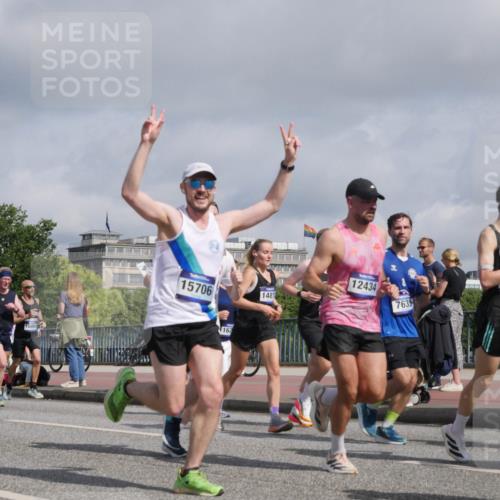 29.06.2025 - hella hamburg halbmarathon Luisa Fischer http://msf.ph/oto/8459756 29.06.2025 09:53:41 Kennedybrücke 0469, 15706, 1481, 12434, 7635, 387, 162, 1256, 1962, 3947, 4854, 4865, 4888, 5087, 5275, 6593, 6721, 6901, 7116, 7284, 7378, 7635, 7693, 8319, 9313, 9371, 9755, 9833, 9885, 10193, 10415, 10469 meine-sportfotos.de