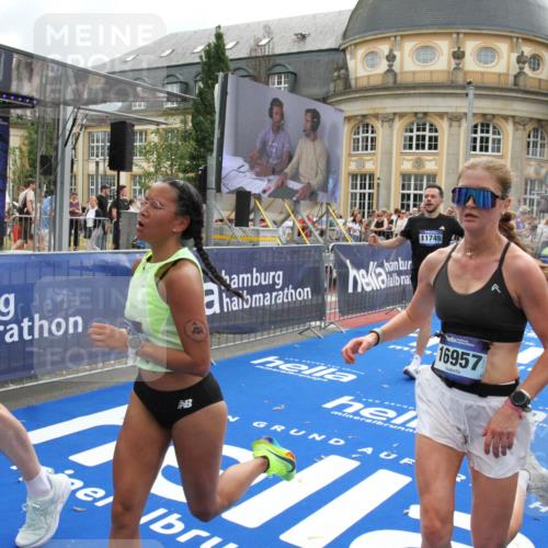 29.06.2025 - hella hamburg halbmarathon Michael Strokosch http://msf.ph/oto/8459765 29.06.2025 10:32:33 Ziel 1707, 5070, 5746, 7845, 8883, 11745, 11877, 13199, 16957, 18135, 18562, 18563 meine-sportfotos.de