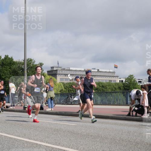 29.06.2025 - hella hamburg halbmarathon Luisa Fischer http://msf.ph/oto/8459810 29.06.2025 09:53:43 Kennedybrücke 12, 6656, 9833, 18055, 1256, 1912, 1962, 3947, 4854, 4865, 5275, 6593, 6721, 6901, 7116, 7284, 7378, 7635, 7693, 8319, 9313, 9371, 9755, 9833, 9885, 10193, 10415, 10469 meine-sportfotos.de
