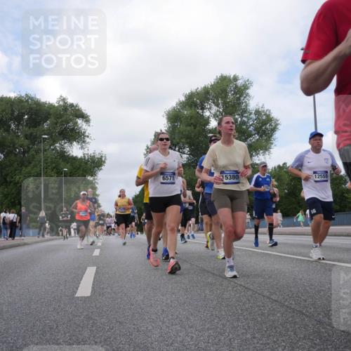 29.06.2025 - hella hamburg halbmarathon Luisa Fischer http://msf.ph/oto/8459814 29.06.2025 10:38:15 Kennedybrücke 1417, 6571, 5380, 12555, 16778, 1417, 1497, 1821, 1849, 2265, 2482, 3409, 5027, 5793, 6335, 6571, 6746, 6803, 6859, 7020, 7733, 9248, 9342, 10335, 10464, 10606 meine-sportfotos.de