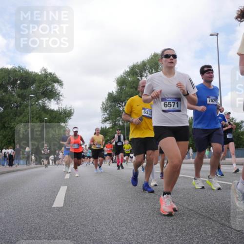 29.06.2025 - hella hamburg halbmarathon Luisa Fischer http://msf.ph/oto/8459831 29.06.2025 10:38:16 Kennedybrücke 6471, 1417, 6335, 6571, 7020, 15380, 1497, 1206, 1417, 1497, 1821, 1849, 2265, 3409, 5027, 5793, 6335, 6571, 6746, 6803, 6859, 7020, 7733, 9342, 10335, 10393, 10464 meine-sportfotos.de