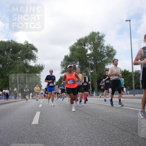 29.06.2025 - hella hamburg halbmarathon Luisa Fischer http://msf.ph/oto/8459855 29.06.2025 10:38:17 Kennedybrücke 16474, 1417, 6803, 10335, 1276, 17690, 1417, 1497, 1821, 1849, 2265, 3409, 5027, 5793, 6335, 6571, 6746, 6803, 6859, 7020, 7386, 7733, 9342, 10335, 10393, 10464 meine-sportfotos.de