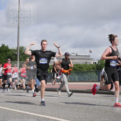 29.06.2025 - hella hamburg halbmarathon Luisa Fischer http://msf.ph/oto/8459860 29.06.2025 09:53:44 Kennedybrücke 16761, 10415, 3947, 18274, 1104, 16656, 18055, 2, 10469, 1256, 1912, 1962, 3947, 4854, 4865, 5275, 6593, 6901, 7116, 7378, 7635, 7693, 9262, 9371, 9755, 9833, 9885, 10193, 10415, 10469 meine-sportfotos.de