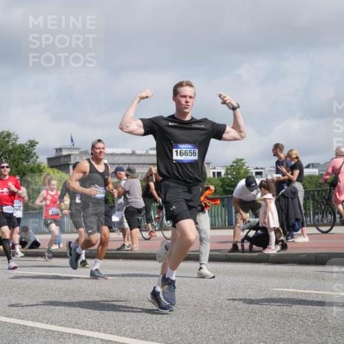 29.06.2025 - hella hamburg halbmarathon Luisa Fischer http://msf.ph/oto/8459874 29.06.2025 09:53:45 Kennedybrücke 9, 16761, 8947, 1215, 10415, 049, 16656, 1136, 1256, 1912, 1962, 3700, 3947, 4854, 4865, 5275, 6593, 6901, 7378, 7693, 9262, 9371, 9755, 9833, 9885, 10193, 10415, 10469 meine-sportfotos.de