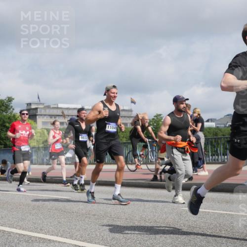 29.06.2025 - hella hamburg halbmarathon Luisa Fischer http://msf.ph/oto/8459888 29.06.2025 09:53:45 Kennedybrücke 16761, 10415, 1827, 9833, 11049, 16656, 1136, 1256, 1912, 1962, 3700, 3947, 4854, 4865, 5275, 6593, 6901, 7378, 7693, 9262, 9371, 9755, 9833, 9885, 10193, 10415, 10469 meine-sportfotos.de