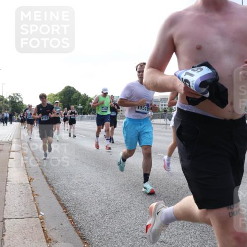 29.06.2025 - hella hamburg halbmarathon Lena Gebhardt http://msf.ph/oto/8459914 29.06.2025 09:54:44 Lombardsbrücke 6723, 18915, 6978, 11518, 1171, 1342, 1549, 1817, 1942, 2020, 2098, 2188, 2222, 2367, 2442, 2470, 2561, 2592, 2596, 2670, 2842, 2889, 2955, 3208, 3209, 3562, 4017, 4029, 4816, 4832, 5020, 5399, 5447, 5706, 5884, 6266, 6290, 6389, 6630, 6723, 6819, 6978, 6991, 7087, 7274, 7335, 7709, 7908, 8117, 8142, 8374, 8482, 8487, 8576, 8657, 8698, 8916, 8981, 9038, 9051, 9093, 9476, 9661, 9710, 9815, 9924, 10057, 10237 meine-sportfotos.de