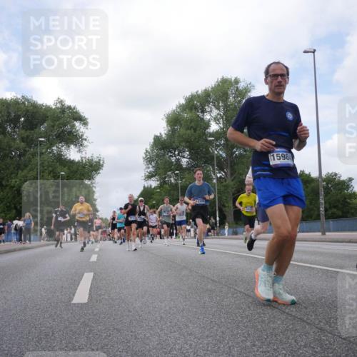 29.06.2025 - hella hamburg halbmarathon Luisa Fischer http://msf.ph/oto/8459929 29.06.2025 10:38:20 Kennedybrücke 57, 77337432, 12326, 5027, 15984, 10335, 1417, 1497, 1821, 1849, 2265, 4564, 5027, 5793, 6746, 6803, 6859, 7386, 7733, 9342, 10335, 10393 meine-sportfotos.de