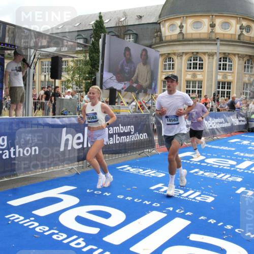 29.06.2025 - hella hamburg halbmarathon Michael Strokosch http://msf.ph/oto/8459972 29.06.2025 10:32:37 Ziel 1707, 11877, 13199, 14293, 14908, 16619, 18135, 18562, 18563 meine-sportfotos.de