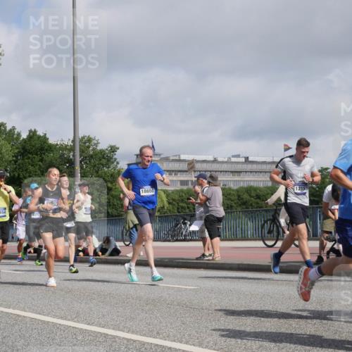 29.06.2025 - hella hamburg halbmarathon Luisa Fischer http://msf.ph/oto/8459982 29.06.2025 09:53:47 Kennedybrücke 78, 15654, 5275, 9371, 9885, 18650, 12153, 1136, 1256, 1912, 2972, 3700, 3947, 4759, 4854, 4865, 5275, 6593, 7378, 7693, 9262, 9371, 9755, 9833, 9885, 10193, 10415, 10469 meine-sportfotos.de