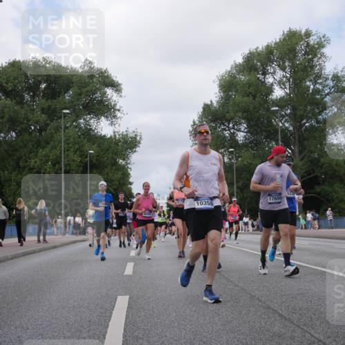29.06.2025 - hella hamburg halbmarathon Luisa Fischer http://msf.ph/oto/8460019 29.06.2025 10:38:31 Kennedybrücke 5143, 17650, 11886, 30, 10358, 4696, 15226, 17749, 2198, 3170, 3958, 4333, 4564, 4696, 4703, 6365, 6379, 6397, 8249, 8296, 9803, 10358 meine-sportfotos.de