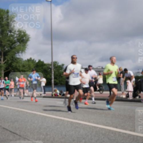 29.06.2025 - hella hamburg halbmarathon Luisa Fischer http://msf.ph/oto/8460127 29.06.2025 09:53:52 Kennedybrücke 1136, 1912, 1941, 2972, 3523, 3700, 4759, 4843, 4865, 5275, 5375, 6593, 7378, 7693, 9262, 9371, 9380, 9885, 10193 meine-sportfotos.de