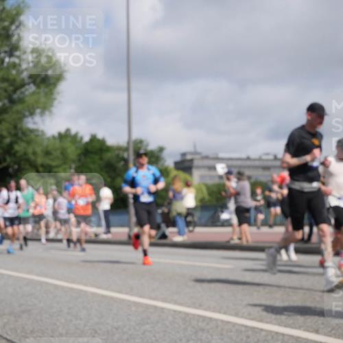 29.06.2025 - hella hamburg halbmarathon Luisa Fischer http://msf.ph/oto/8460140 29.06.2025 09:53:53 Kennedybrücke 1136, 1912, 1941, 2972, 3523, 3700, 4759, 4843, 4865, 5275, 5375, 7378, 7693, 9262, 9371, 9380, 9885, 10193 meine-sportfotos.de