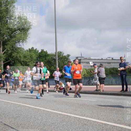 29.06.2025 - hella hamburg halbmarathon Luisa Fischer http://msf.ph/oto/8460186 29.06.2025 09:53:54 Kennedybrücke 17724, 3700, 2972, 14201, 1136, 484, 14210, 13525, 15424, 1136, 1912, 1941, 2972, 3523, 3700, 4759, 4843, 4865, 5275, 5375, 7693, 9262, 9380, 10193 meine-sportfotos.de