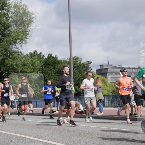 29.06.2025 - hella hamburg halbmarathon Luisa Fischer http://msf.ph/oto/8460264 29.06.2025 09:53:56 Kennedybrücke 17492, 4843, 93, 18970, 17724, 2972, 14201, 4759, 1136, 1136, 1941, 2972, 3523, 3700, 4759, 4843, 5375, 5410, 9262, 9380 meine-sportfotos.de