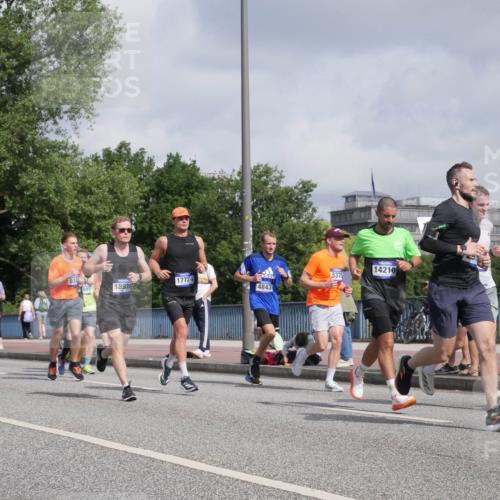 29.06.2025 - hella hamburg halbmarathon Luisa Fischer http://msf.ph/oto/8460291 29.06.2025 09:53:57 Kennedybrücke 11959, 17492, 14210, 5375, 938, 17724, 18970, 4843, 941, 1136, 1941, 2972, 3523, 3700, 4759, 4843, 5375, 5410, 9262, 9380 meine-sportfotos.de