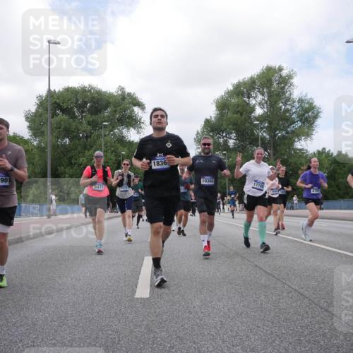 29.06.2025 - hella hamburg halbmarathon Luisa Fischer http://msf.ph/oto/8460307 29.06.2025 10:38:42 Kennedybrücke 11790, 6471, 15783, 1836, 10360, 17105, 11565, 1686, 19239, 2787, 2787, 3828, 4703, 4965, 5147, 6029, 6189, 6471, 6867, 8296, 8567, 9819, 10360, 10565, 10652 meine-sportfotos.de