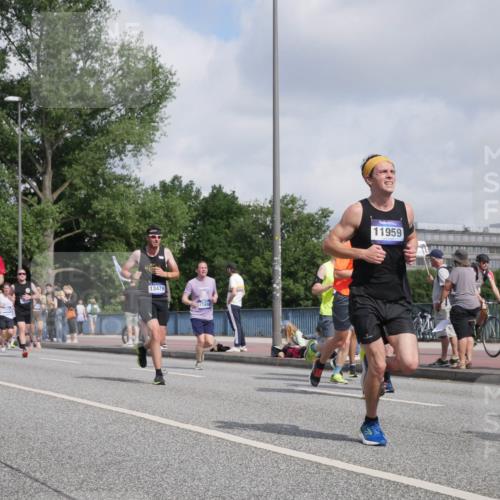 29.06.2025 - hella hamburg halbmarathon Luisa Fischer http://msf.ph/oto/8460372 29.06.2025 09:53:59 Kennedybrücke 156, 13479, 17494, 11959, 1941, 2972, 3523, 4759, 4843, 5375, 5410, 8871, 9380, 10375 meine-sportfotos.de