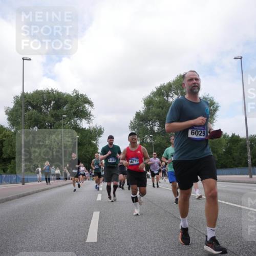 29.06.2025 - hella hamburg halbmarathon Luisa Fischer http://msf.ph/oto/8460381 29.06.2025 10:38:45 Kennedybrücke 6189, 16710, 6029, 2787, 3828, 4965, 5147, 6029, 6189, 6471, 6867, 8567, 9470, 9819, 10360, 10565, 10652 meine-sportfotos.de