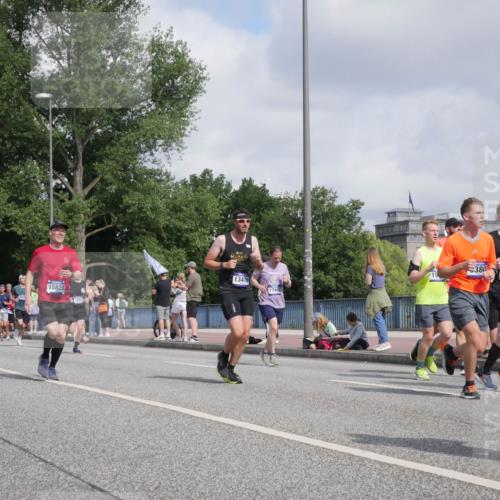 29.06.2025 - hella hamburg halbmarathon Luisa Fischer http://msf.ph/oto/8460386 29.06.2025 09:54:00 Kennedybrücke 15828, 13479, 17492, 380, 15862, 1941, 2972, 3523, 4759, 4843, 5375, 5410, 7363, 8871, 9380, 10375 meine-sportfotos.de