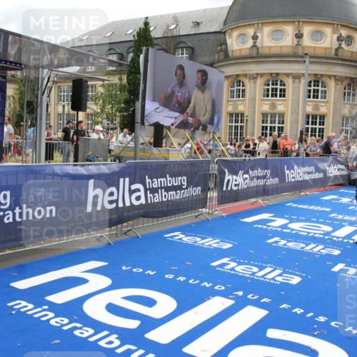 29.06.2025 - hella hamburg halbmarathon Michael Strokosch http://msf.ph/oto/8460409 29.06.2025 10:32:43 Ziel 1990, 7965, 8062, 12987, 13961, 14293, 14908, 16619, 17117, 17151 meine-sportfotos.de