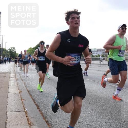 29.06.2025 - hella hamburg halbmarathon Lena Gebhardt http://msf.ph/oto/8460418 29.06.2025 09:54:46 Lombardsbrücke 18801, 18370, 23, 18915, 1171, 1342, 1549, 1817, 1942, 2020, 2222, 2367, 2442, 2470, 2561, 2592, 2596, 2670, 2816, 2889, 2955, 3208, 3209, 3562, 4017, 4029, 4816, 4832, 5020, 5399, 5447, 5705, 5706, 5884, 6266, 6290, 6389, 6630, 6723, 6819, 6923, 6978, 6991, 7087, 7274, 7335, 7709, 7908, 8117, 8142, 8374, 8482, 8487, 8576, 8657, 8698, 8916, 8981, 9038, 9051, 9093, 9476, 9661, 9710, 9815, 9924, 10057, 10237, 11333 meine-sportfotos.de