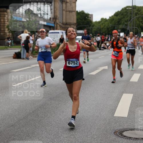 29.06.2025 - hella hamburg halbmarathon Yannick Fuchs http://msf.ph/oto/8460426 29.06.2025 10:56:40 20KM 1114, 1194, 1212, 1264, 1432, 1531, 1573, 1674, 1851, 2447, 2911, 3001, 3740, 4511, 6311, 6602, 6752, 7453, 7869, 8045, 8068, 8624, 8730, 11180, 12008, 12156, 12286, 13498, 13874, 14348, 14368, 14677, 16654, 16688, 17096, 17119, 17142, 18382, 18530 meine-sportfotos.de