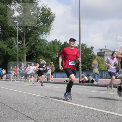 29.06.2025 - hella hamburg halbmarathon Luisa Fischer http://msf.ph/oto/8460440 29.06.2025 09:54:01 Kennedybrücke 4722, 4634, 15547, 15828, 17492, 13479, 1941, 3523, 4843, 5375, 5410, 7363, 7962, 8871, 9380, 10375 meine-sportfotos.de