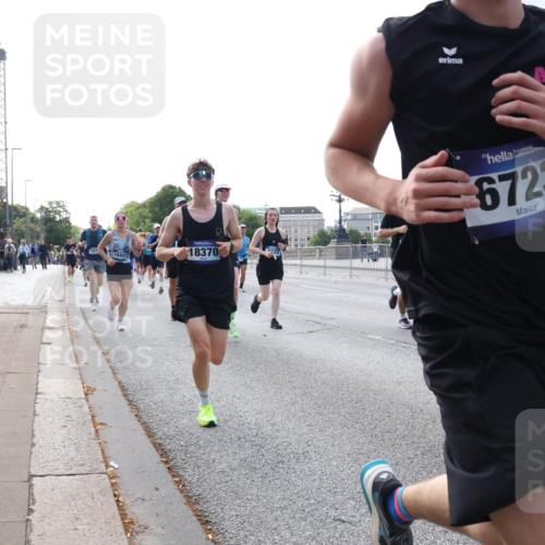29.06.2025 - hella hamburg halbmarathon Lena Gebhardt http://msf.ph/oto/8460461 29.06.2025 09:54:46 Lombardsbrücke 18370, 18801, 8, 6723, 1171, 1342, 1549, 1817, 1942, 2020, 2222, 2367, 2442, 2470, 2561, 2592, 2596, 2670, 2816, 2889, 2955, 3208, 3209, 3562, 4017, 4029, 4816, 4832, 5020, 5399, 5447, 5705, 5706, 5884, 6266, 6290, 6389, 6630, 6723, 6819, 6923, 6978, 6991, 7087, 7274, 7335, 7709, 7908, 8117, 8142, 8374, 8482, 8487, 8576, 8657, 8698, 8916, 8981, 9038, 9051, 9093, 9476, 9661, 9710, 9815, 9924, 10057, 10237, 11333 meine-sportfotos.de