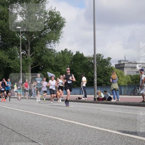 29.06.2025 - hella hamburg halbmarathon Luisa Fischer http://msf.ph/oto/8460470 29.06.2025 09:54:02 Kennedybrücke 16660, 4634, 15383, 14722, 15542, 5410, 1570, 1941, 3523, 4843, 5375, 5410, 7363, 7962, 8871, 9380, 10375 meine-sportfotos.de