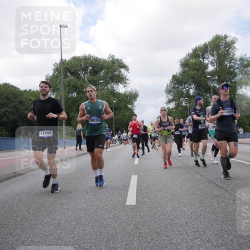 29.06.2025 - hella hamburg halbmarathon Luisa Fischer http://msf.ph/oto/8460489 29.06.2025 10:38:48 Kennedybrücke 17998, 18036, 15601, 828, 15032, 1359, 4965, 2412, 3828, 4965, 5147, 6029, 6189, 6867, 8567, 9470, 9819, 10565, 10652 meine-sportfotos.de