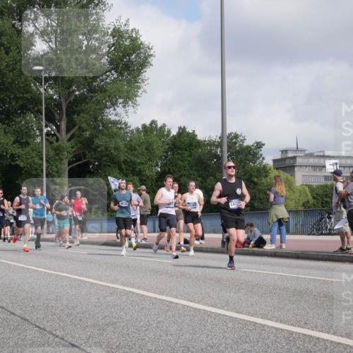 29.06.2025 - hella hamburg halbmarathon Luisa Fischer http://msf.ph/oto/8460496 29.06.2025 09:54:03 Kennedybrücke 4634, 10375, 155, 15383, 14722, 16660, 1570, 1941, 3523, 4999, 5410, 7105, 7363, 7962, 8871, 9380, 10375 meine-sportfotos.de