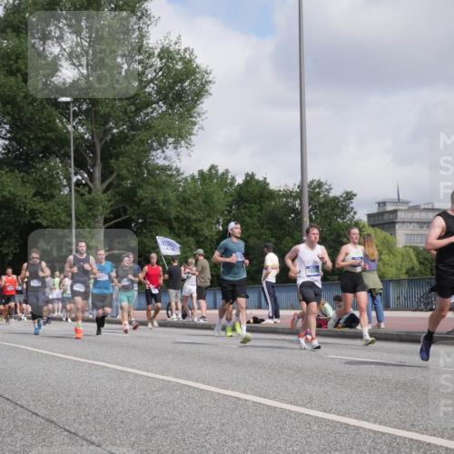 29.06.2025 - hella hamburg halbmarathon Luisa Fischer http://msf.ph/oto/8460514 29.06.2025 09:54:04 Kennedybrücke 8871, 16281, 10375, 1472, 19, 05, 1634, 15542, 1570, 1903, 1941, 3523, 4999, 5410, 7105, 7363, 7962, 8346, 8871, 9364, 9380, 10375 meine-sportfotos.de