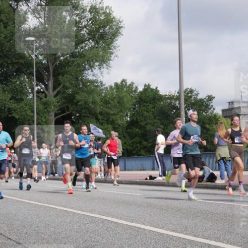 29.06.2025 - hella hamburg halbmarathon Luisa Fischer http://msf.ph/oto/8460537 29.06.2025 09:54:05 Kennedybrücke 16281, 10375, 16660, 8871, 19, 541, 15, 4634, 131, 15542, 1570, 1903, 1920, 4999, 5410, 7105, 7363, 7962, 8346, 8871, 9114, 9364, 10375 meine-sportfotos.de